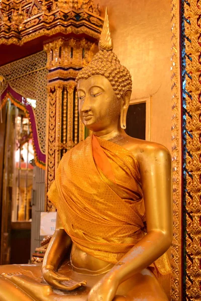 泰国万佛寺佛像 泰国寺庙之美和泰国宗教艺术的佛像 — 图库照片