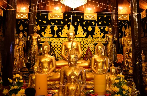 Tapınakta Buddha Nın Altın Heykeli Tayland — Stok fotoğraf