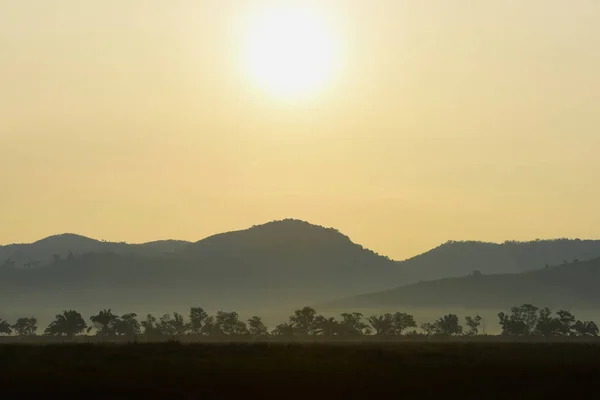 Farbenfroher Sonnenuntergang Über Hügeln Land — Stockfoto