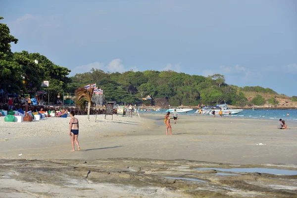 Thailand April 2019 Människor Vilar Stranden Thailand — Stockfoto