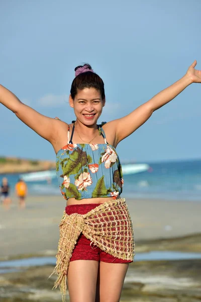 Beautiful Young Woman Posing Seashore — Stock Photo, Image
