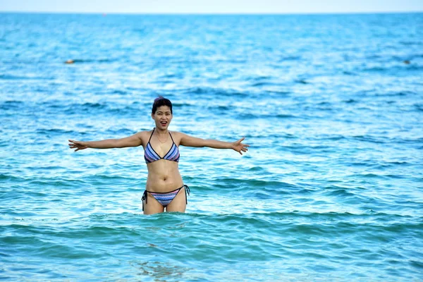 Tailandia Abril 2019 Mujer Asiática Nadando Mar — Foto de Stock