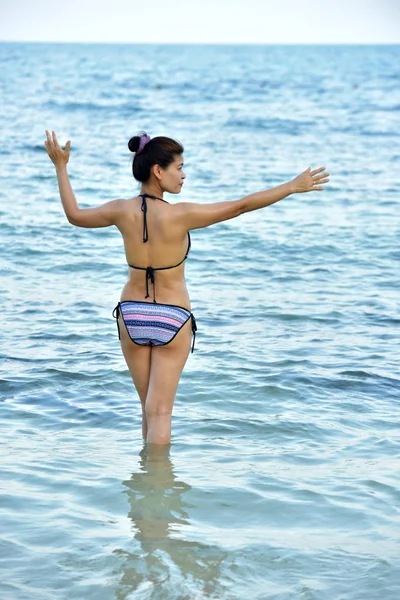 Tailandia Abril 2019 Mujer Asiática Nadando Mar — Foto de Stock