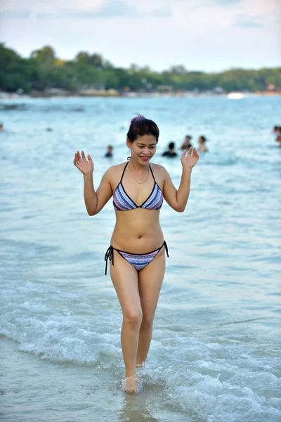 Tailandia Abril 2019 Mujer Asiática Nadando Mar —  Fotos de Stock