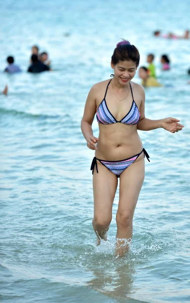 Beautiful Middle Aged Women Bikinis Posing Happily Women Enjoying Sea — Stock Photo, Image