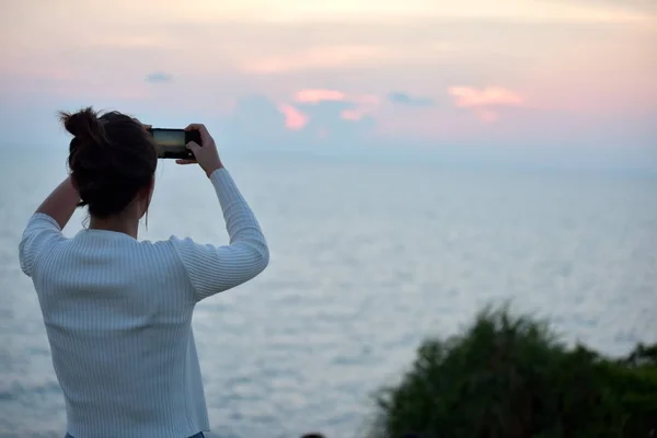 Woman Photographing Sunset Camera Sea Beach Thailand — Stock Photo, Image