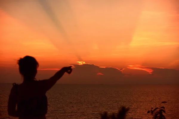 Coloridas Vistas Cielo Después Del Atardecer Mar Con Luz Brillando —  Fotos de Stock