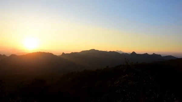 Живописный Вид Горный Пейзаж Закате — стоковое фото