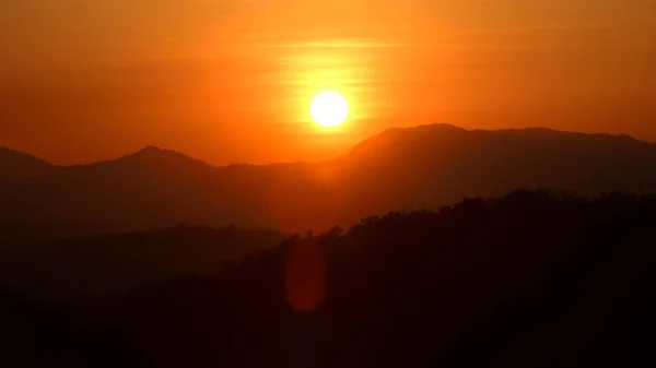 Malerischer Blick Auf Die Bergige Landschaft Bei Sonnenuntergang — Stockfoto