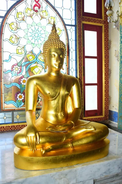 Dentro Templo Tailandês Com Estátua Buda — Fotografia de Stock