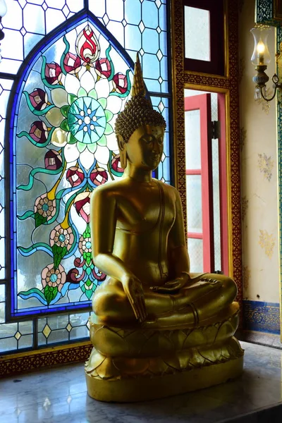 Innerhalb Des Thailändischen Tempels Mit Buddha Statue — Stockfoto