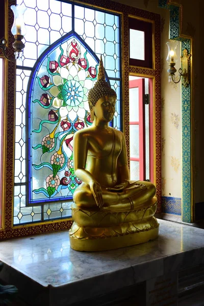 Innerhalb Des Thailändischen Tempels Mit Buddha Statue — Stockfoto