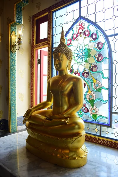 Buda Heykeliyle Birlikte Tayland Tapınağında — Stok fotoğraf