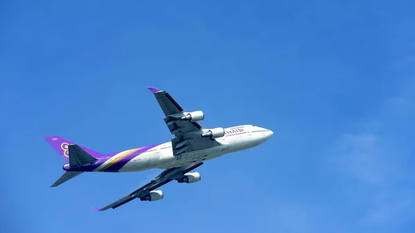 Avión Está Volando Aeropuerto Para Aterrizar Aeropuerto Suvarnabhumi Tailandia Avión — Foto de Stock