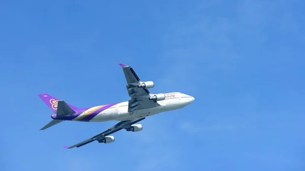 Avión Está Volando Aeropuerto Para Aterrizar Aeropuerto Suvarnabhumi Tailandia Avión — Foto de Stock