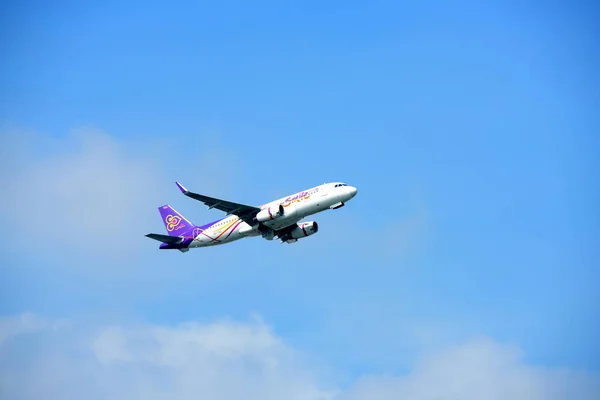 Avión Está Volando Aeropuerto Para Aterrizar Aeropuerto Suvarnabhumi Tailandia Avión — Foto de Stock