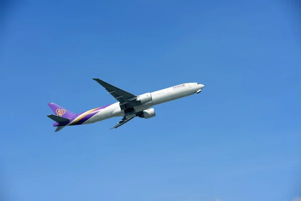 Avión Está Volando Aeropuerto Para Aterrizar Aeropuerto Suvarnabhumi Tailandia Avión — Foto de Stock