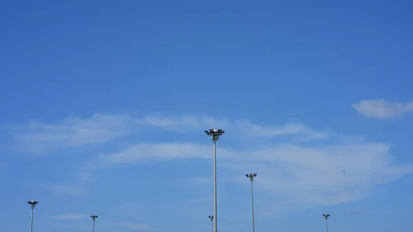 Stad Lantaarns Blauwe Lucht Achtergrond — Stockfoto