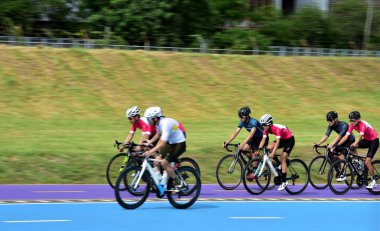 Tayland - 01 Eylül 2018: Bisiklet pistindeki sporcular, yarışma konsepti 