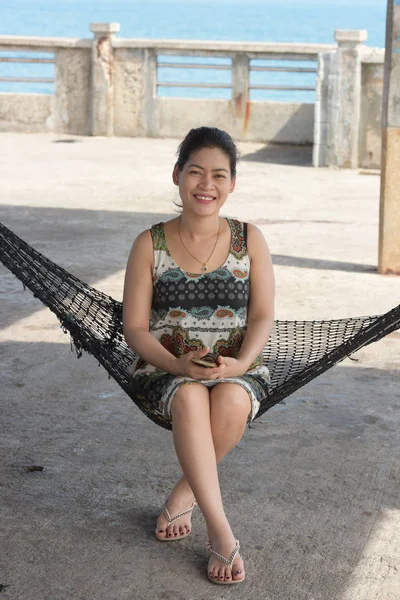 Asian Woman Posing Hammock Daytime — Stock Photo, Image