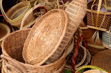 pazarda bambu yapılmış hasır 