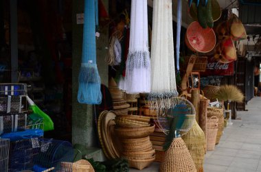 pazarda bambu yapılmış hasır 