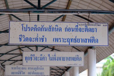 Tayland 'da gündüz vakti isim levhası