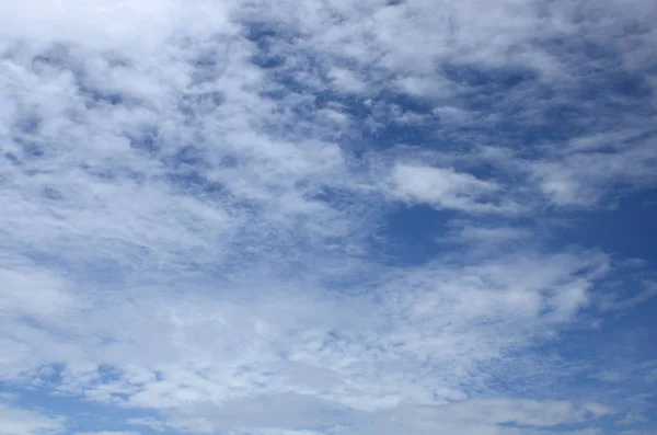 Nuvens Fundo Céu Azul — Fotografia de Stock