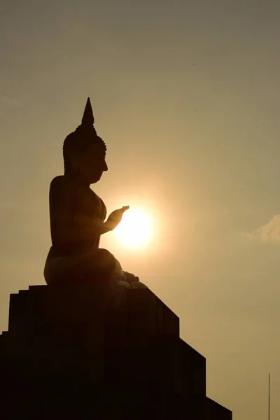 寺院仏像 知恵啓発光が広がる仏教の影 — ストック写真