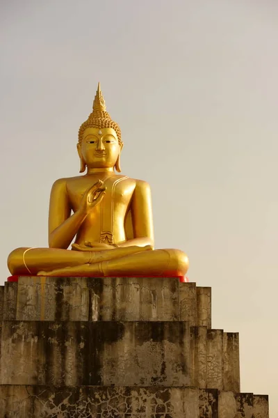 Templo Estátua Buddha Sombra Budista Com Sabedoria Iluminar Luz Espalhar — Fotografia de Stock