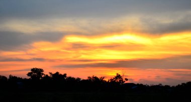 inanılmaz turuncu günbatımı doğa manzara 