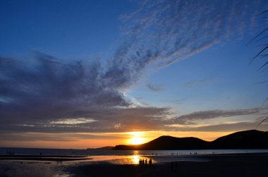 inanılmaz renkli günbatımı doğa manzara 