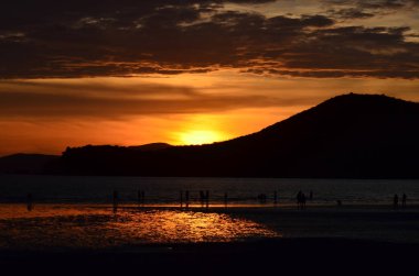 inanılmaz renkli günbatımı doğa manzara 