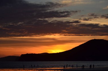 inanılmaz renkli günbatımı doğa manzara 