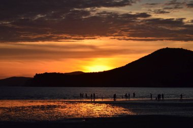 inanılmaz renkli günbatımı doğa manzara 