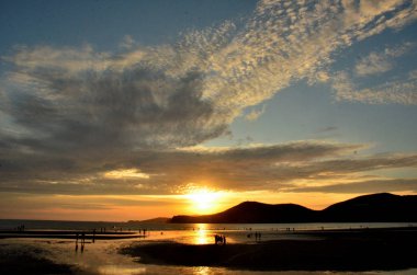 Gökyüzü ve dramatik gün batımı görünümü, boşluğu kopyala