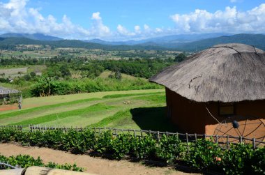güneşli bir gün güzel dağ manzarası