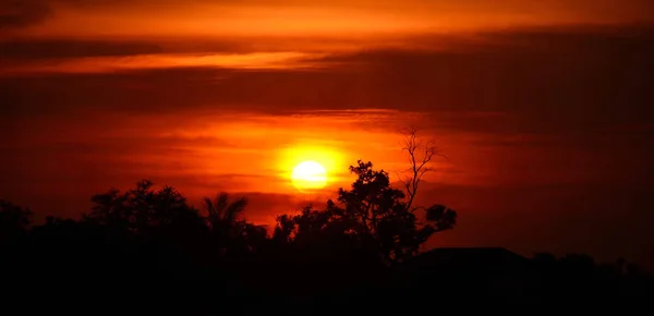 Geweldig Oranje Zonsondergang Natuur Schilderachtig Uitzicht — Stockfoto