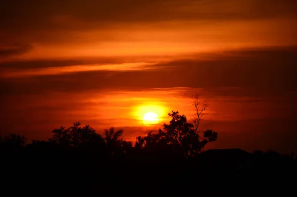 Geweldig Oranje Zonsondergang Natuur Schilderachtig Uitzicht — Stockfoto