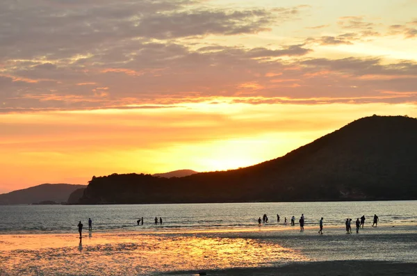 inanılmaz renkli günbatımı doğa manzara 