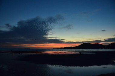 Mavi Gökyüzü Sarı Renkli Günbatımı Bulutlar Alacakaranlık Zamanı