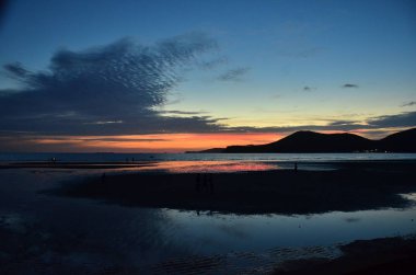 Mavi Gökyüzü Sarı Renkli Günbatımı Bulutlar Alacakaranlık Zamanı