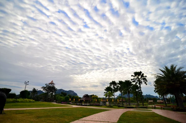 Increíble Cielo Azul Con Nubes Blancas —  Fotos de Stock