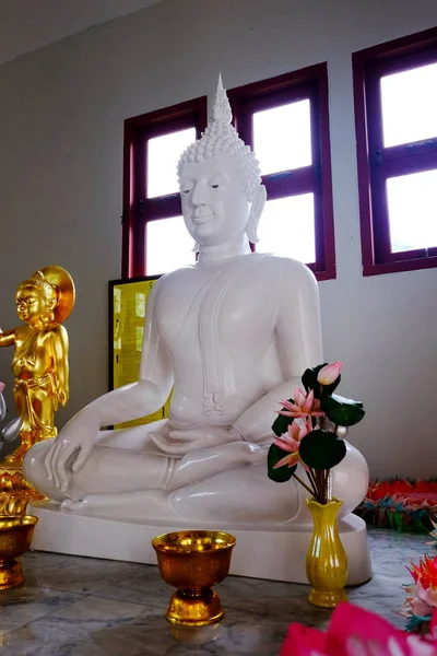 Tempio Tailandese Statua Buddha Durante Giorno — Foto Stock