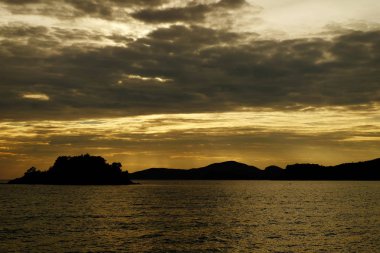 denizde inanılmaz gün batımı 