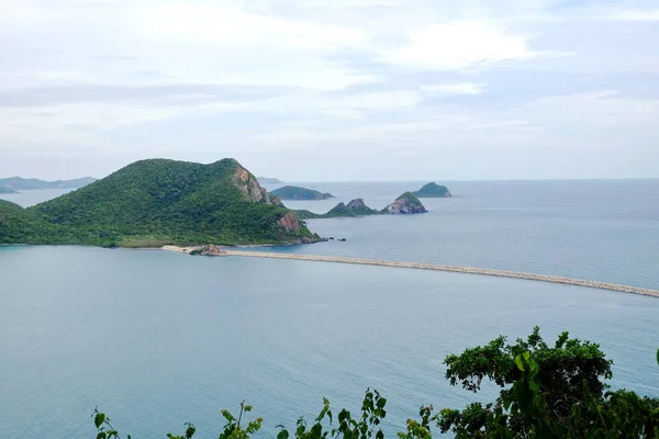 山と美しい海の風景 — ストック写真