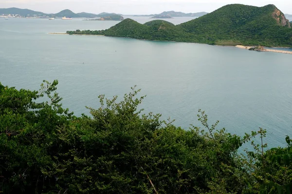 山と美しい海の風景 — ストック写真