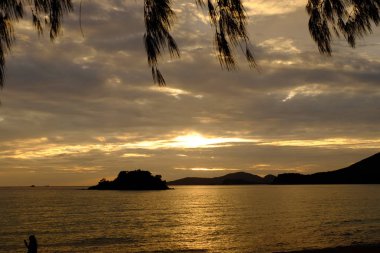 denizde inanılmaz gün batımı 