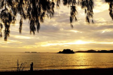 denizde inanılmaz gün batımı 