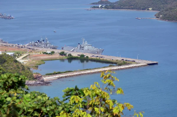 丘の上から見たタイのサッタヒップ海軍基地のマリーナ — ストック写真